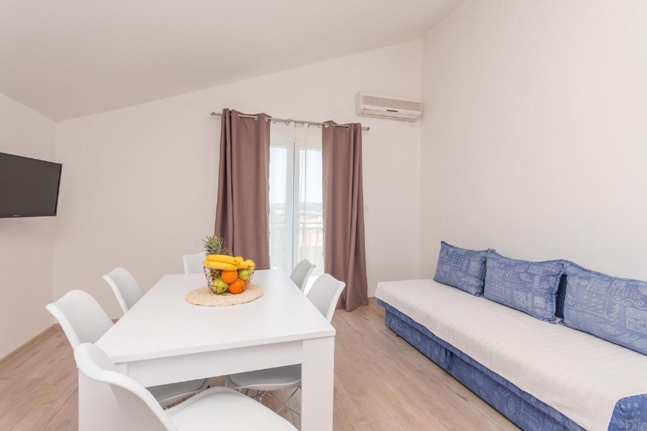 Apartment Lucija Biograd Na Moru Bagian luar foto
