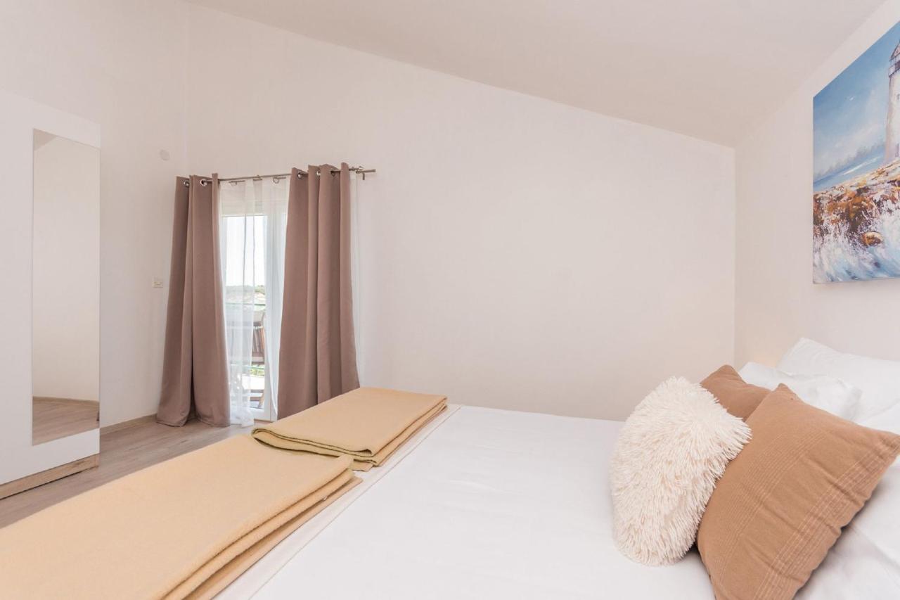 Apartment Lucija Biograd Na Moru Bagian luar foto