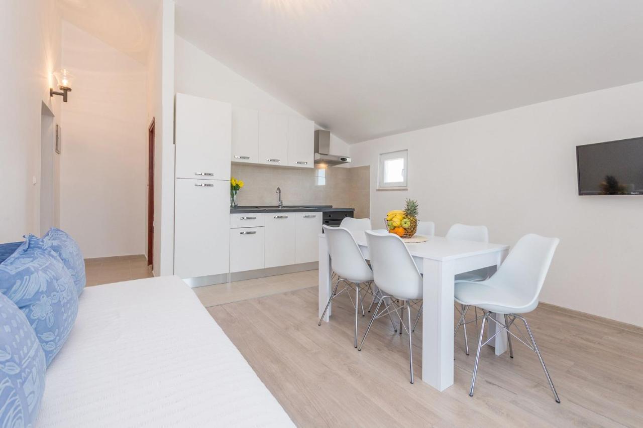 Apartment Lucija Biograd Na Moru Bagian luar foto