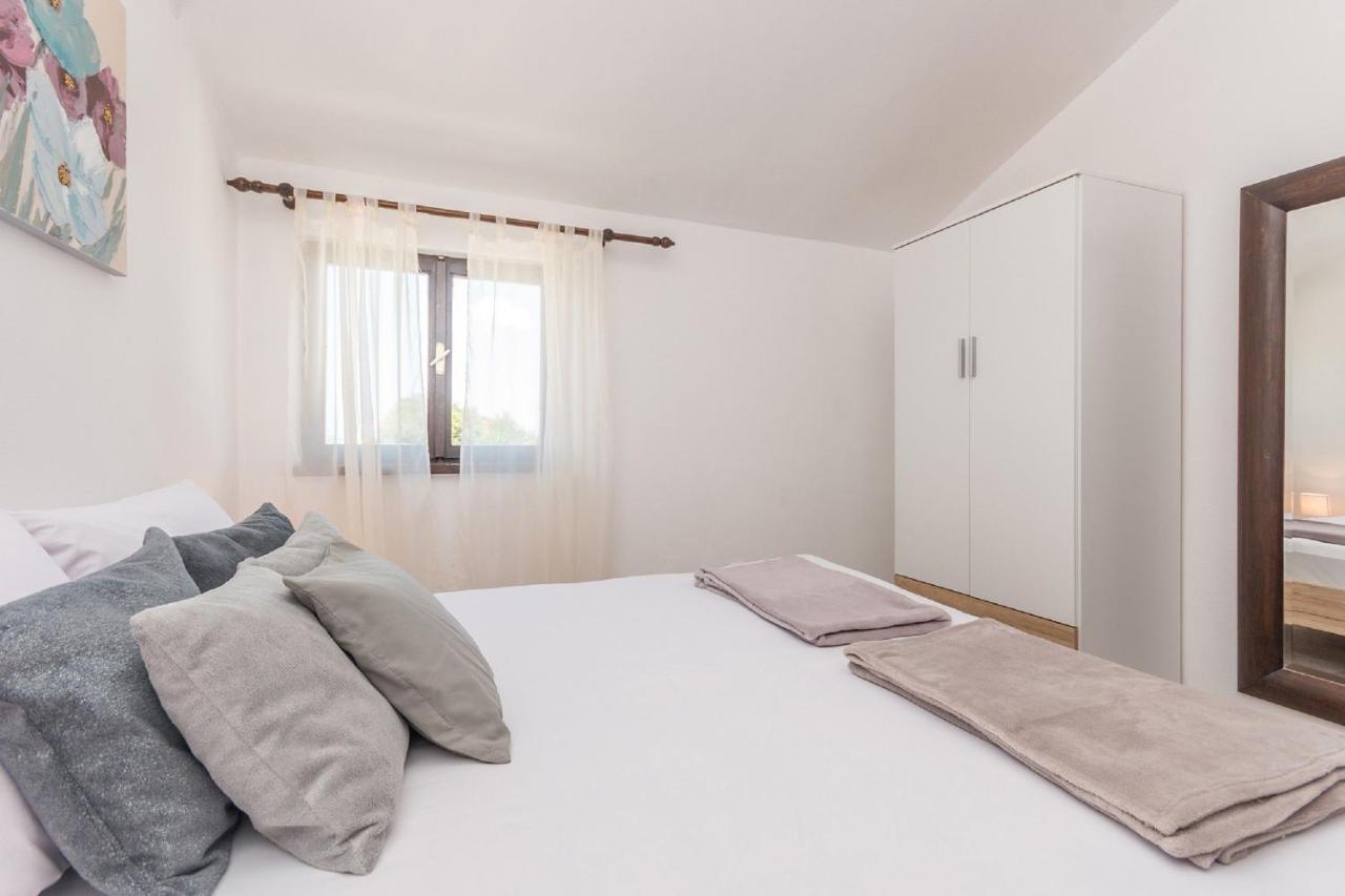 Apartment Lucija Biograd Na Moru Bagian luar foto